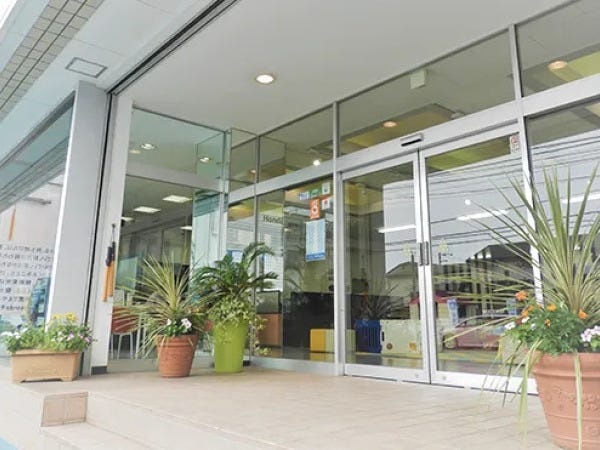 車好きの方、大歓迎！カーディーラー本部での総務・労務スタッフの募集となります。ご希望・ご経験に応じてポジションを決定いたします。