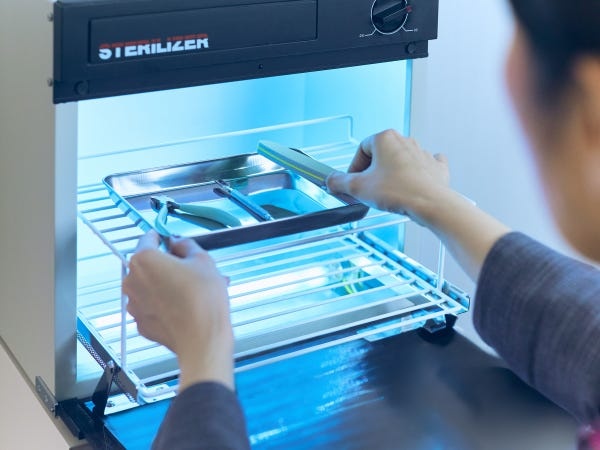 お客様により沿った接客を心掛けて、スタッフ一人ひとりが「お客さま専属のお手元のカウンセラー」として対応しています。