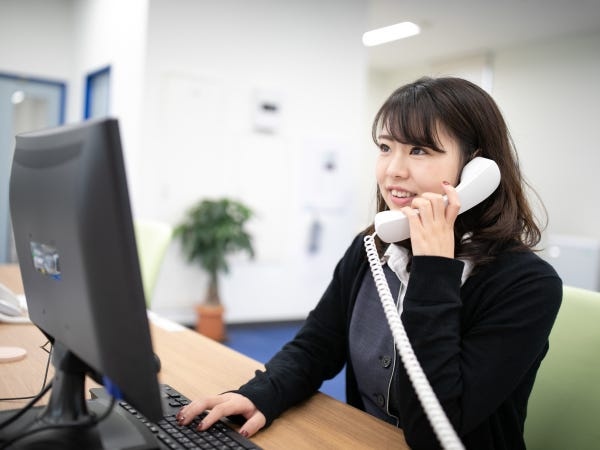 各支店ごとに、5～10名の事務スタッフが在籍。平均年齢27歳と、若いメンバーが活躍中です！