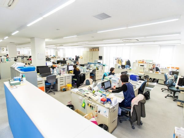 こちらは、当社のオフィス。どの営業所も、新しくキレイなオフィスです。