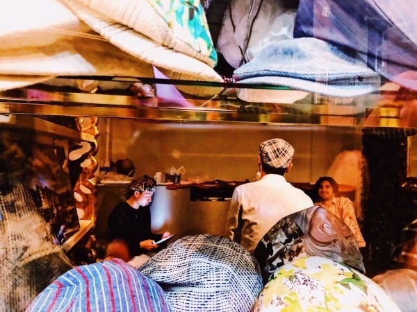 「自分で考えて行動していく」という社長の考えのもと、仕事の中で力を合わせ工夫しながら、前に進み続け、楽しめる仲間を募集しています。