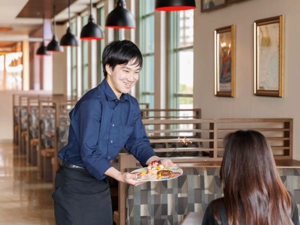 ■横に広げるキャリア。「料理が好きだから商品開発を目指したい」「現場での接客を極めたい」といった希望も叶えます。