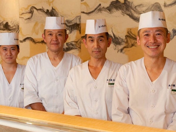 寿司店ホールスタッフ：接客好き歓迎！未経験から活躍