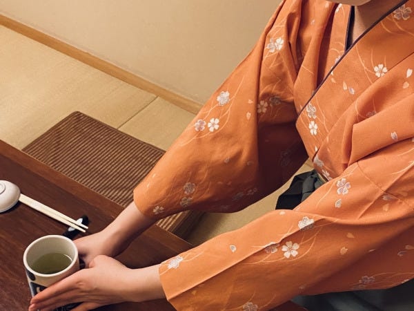 寿司店ホールスタッフ：接客好き歓迎！未経験から活躍