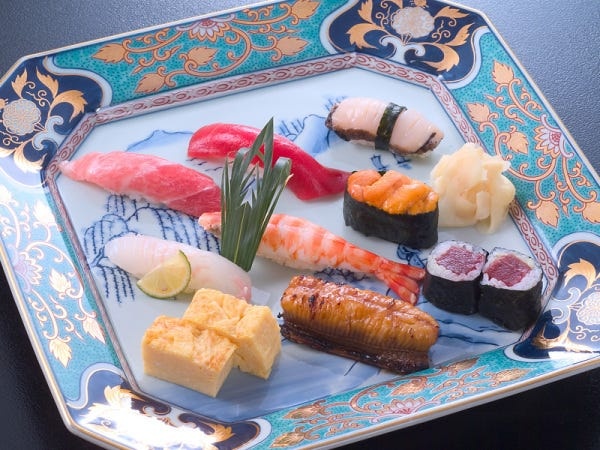 寿司店ホールスタッフ：接客好き歓迎！未経験から活躍