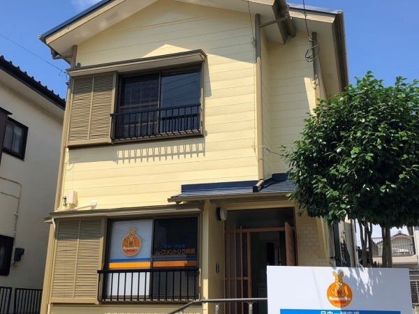 事業所の外観です。清潔な環境を保てるよう、事業所内外の整理整頓には日々留意しています。