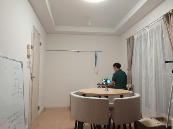 事務所は2023年6月オープンした拠点です。エントランスをくぐるとかわいいオブジェがお出迎えしてくれます