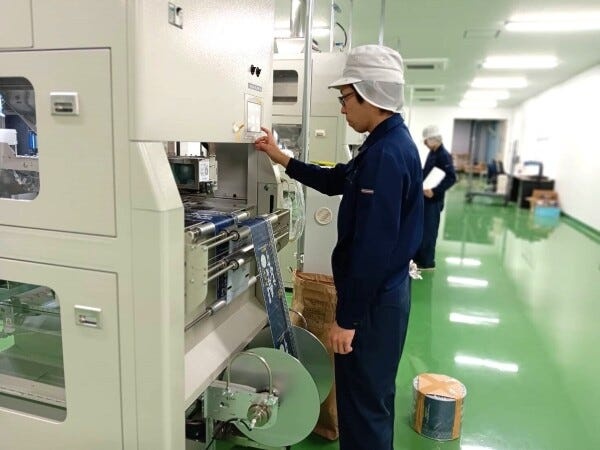 工場の社員とも情報共有、連携を図りながら仕事を行っています