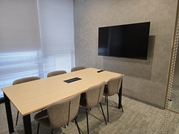 空間デザイナー・経験者もしくは類似の職種経験者（グラフィックデザインの実務経験があり）