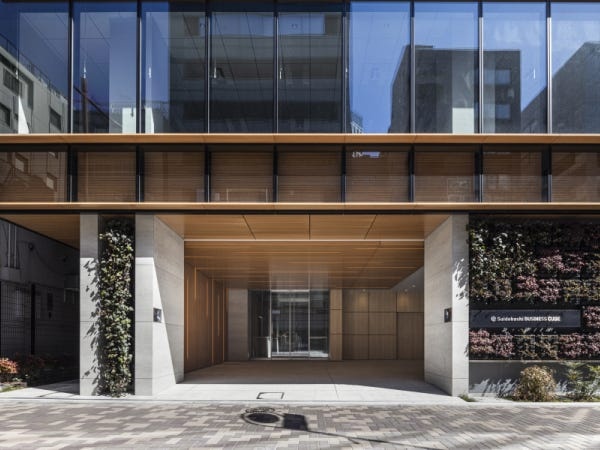 空間デザイナー・経験者もしくは類似の職種経験者（グラフィックデザインの実務経験があり）