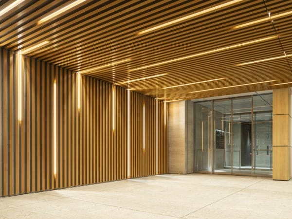 空間デザイナー・経験者もしくは類似の職種経験者（グラフィックデザインの実務経験があり）