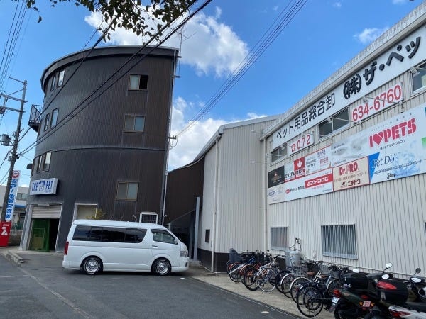 大阪本社の外観です。