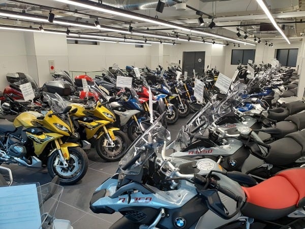 中古車ショールーム