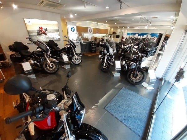 新車ショールーム