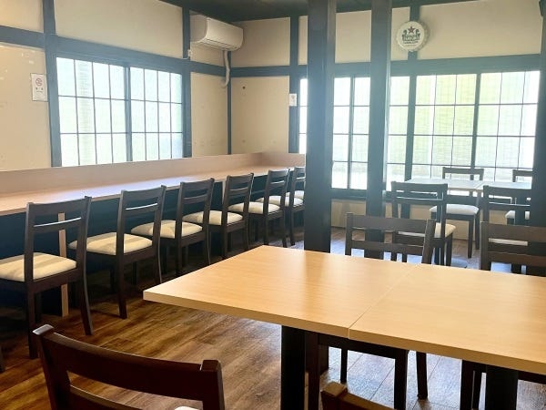 ホール・サービススタッフ｜お客様を笑顔にするお仕事