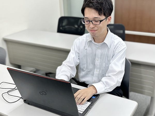 入社後の研修では、ITの基礎から学べるのでご安心を。実際に当社では、90％以上の先輩が未経験からエンジニアとして活躍しています。