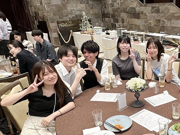 年2回の懇親会や年末納会など、社内イベントが豊富。一緒に研修を受けた同期やお世話になった研修担当とも交流が続くので、心細くありません。