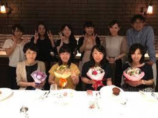 不定期に食事会を開催。自由参加です!