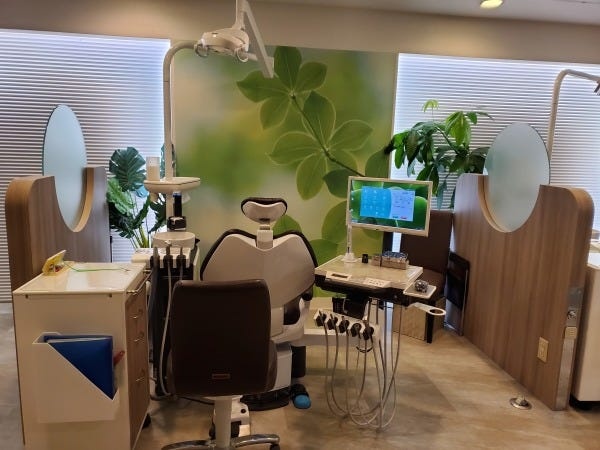 2022年リニューアル。清潔で綺麗な職場です。スタッフルームも広々。滅菌、消毒に力を入れています。コロナ対策もバッチリ！