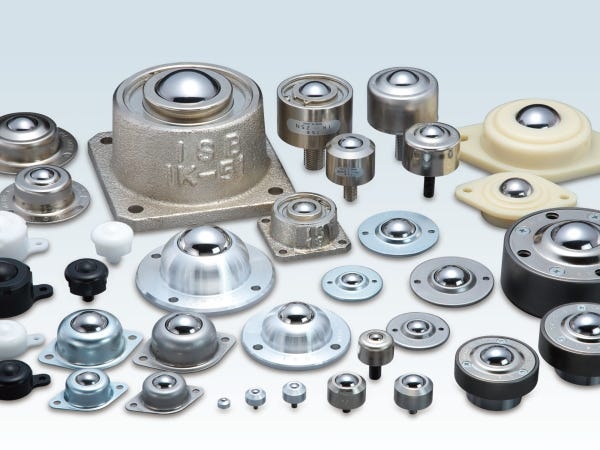 本社内。設計部・営業部・購買部・業務部が同じフロアにいるので、質問や相談も気軽にできる雰囲気です