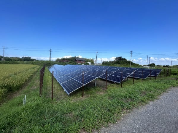 使わなくなった農地（耕作放棄地等）に太陽光を設置して再生可能エネルギーを供給します。