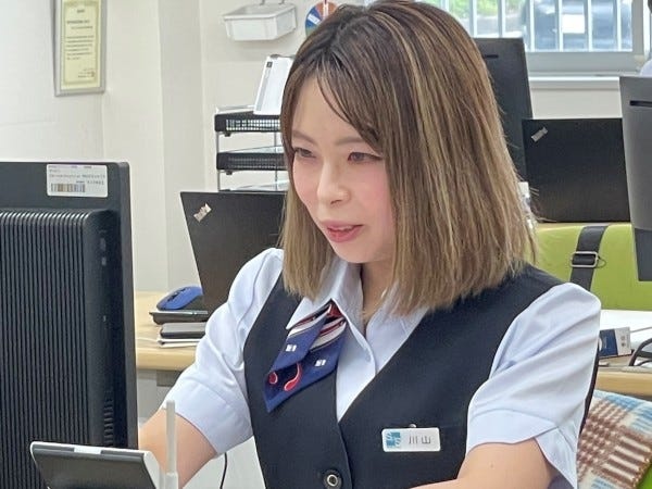 黙々と事務作業するというよりは、電話でお客様とコミュニケーションを取りながらすすめる仕事です！未経験でも先輩社員が丁寧に教えていきます。