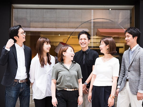 焼肉、しゃぶしゃぶ、お好み焼き、魚介、カフェなどを手がけ、直営店だけでも、431店舗を運営。飲食業界でトップクラスの事業規模を誇ります。