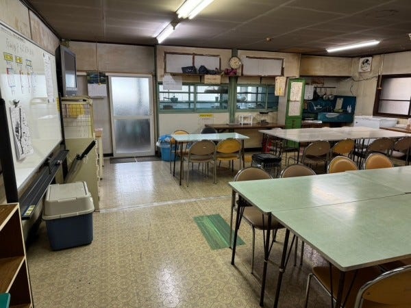 寮の集会所兼食堂となります！食事時は社員の賑わいに溢れます！。