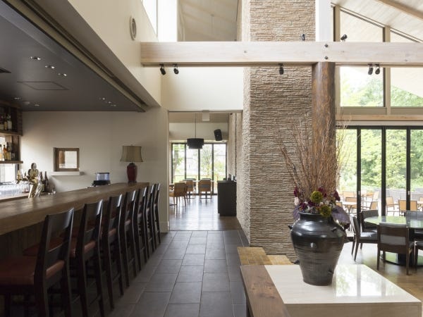 ダイニングの横にはBARが。