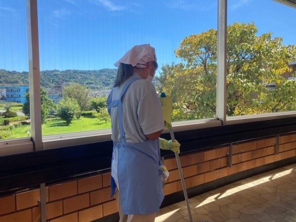 清掃・施設内の清掃スタッフ（子育てが落ち着いた方）