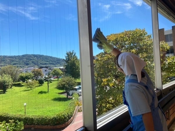 清掃・施設内の清掃スタッフ（子育てが落ち着いた方）