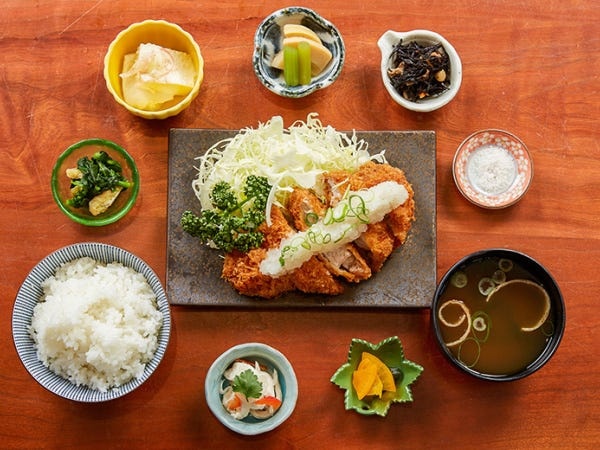 日本生命病院の管理栄養士さんと共同で開発した定食や、普段の生活では不足しがちなミネラル補給できる栄養バランスを考えたメニューを提供