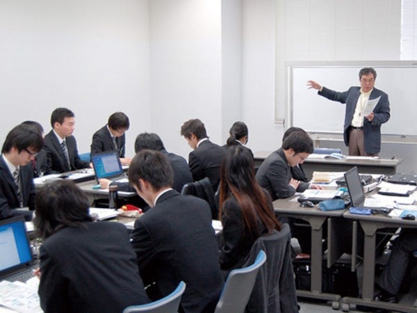 研修の様子。人財育成専門の部門にて、社員の成長をサポートします。