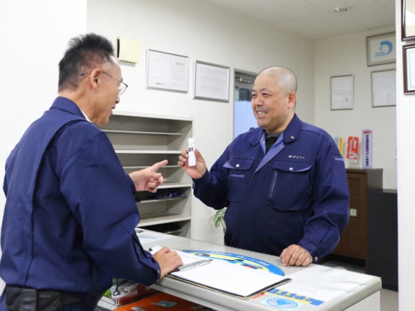 ドライバーが主役の会社です。みなさんが気持ちよく働けるように、内勤のメンバーもサポートします。