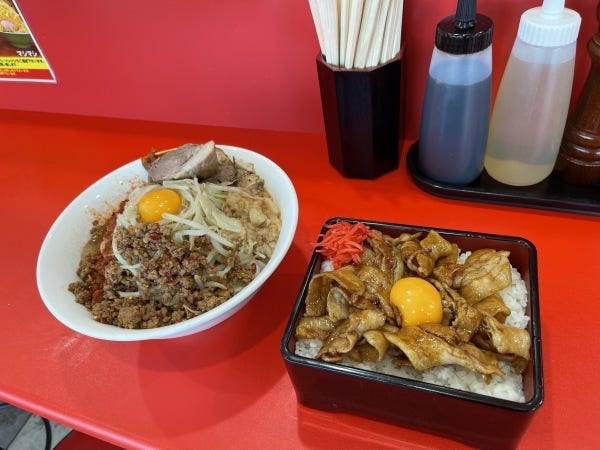 ラーメン店ホールスタッフ募集！未経験歓迎、髪型・髪色自由、WワークOK