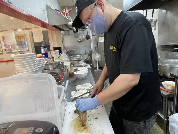 ラーメン店ホールスタッフ募集！未経験歓迎、髪型・髪色自由、WワークOK