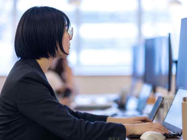 自分のペースで集中したい方や、文章でやり取りすることが得意な方が働きやすい社風です。