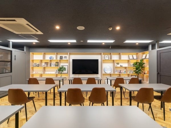 弊社専用のセミナールームがあります。執務室とは対照的にこちらはシックな雰囲気です。
