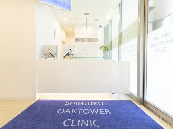 こちらが受付となります。当院では20代から30代のスタッフが活躍中です。