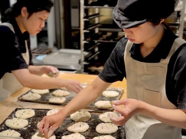 ひとつずつ手作り。独自の製法や技術が学べます。