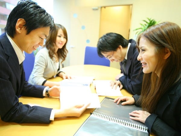 定着率の秘密は社長や先輩たちの良い人柄にあります。高圧的で怒りっぽい先輩はいません。