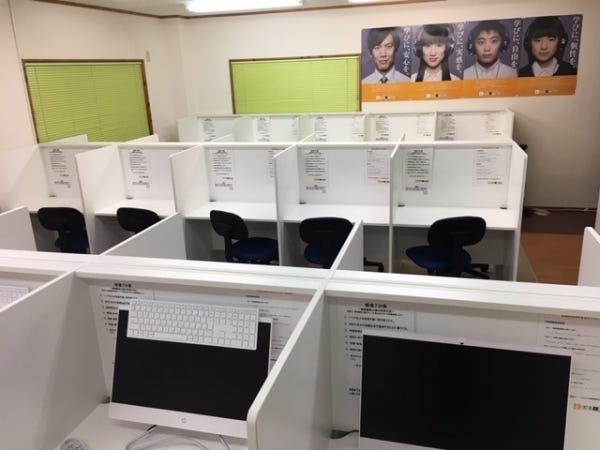 ブースで仕切られ静かな環境