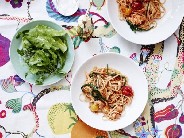 朝食だけでなく、ランチやディナーも楽しめるメニューが豊富。ロンドン本部の一流シェフたちが考案した最先端な料理に携われます。