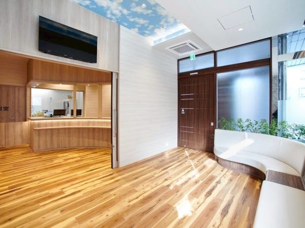 エントランスと待合スペースです。