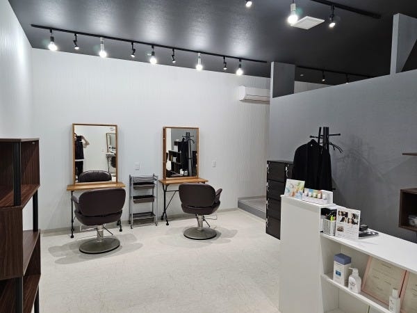 お店の雰囲気です！！シャンプー台はバックシャンプーになります！！