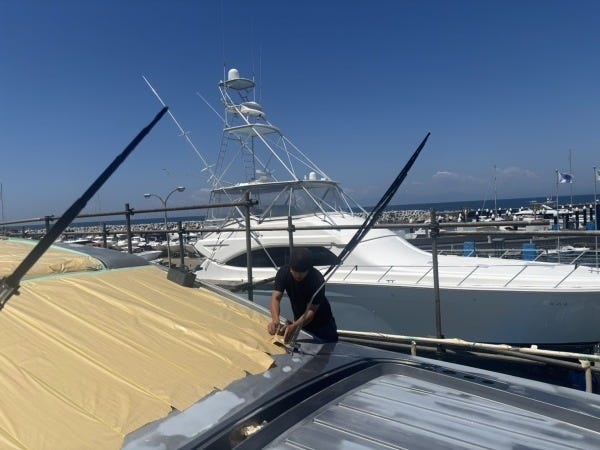 マリーナでの作業となります。