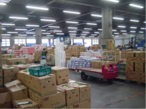 横浜中央卸売市場内で業務を行ないます！