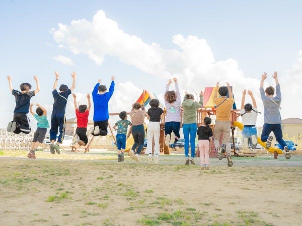 平和園には元気いっぱいのスタッフや子どもたちがいます