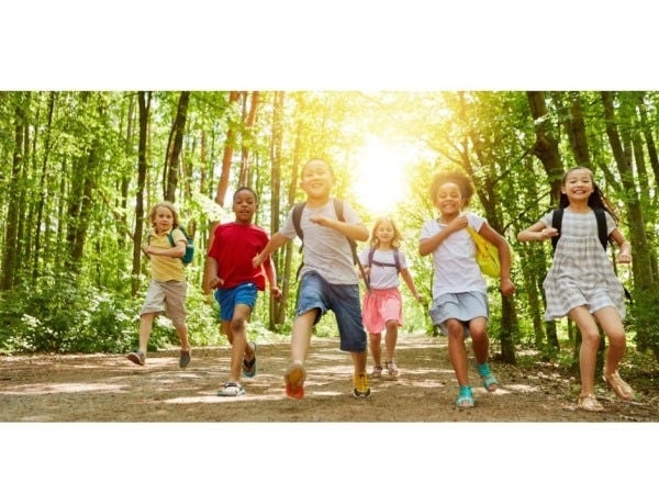 夏のキャンプや短期留学の付き添うスタッフとしても活躍ください。