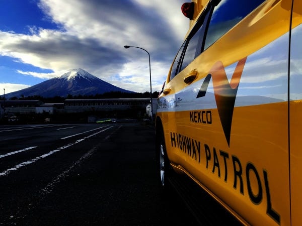 高速道路を守る強き相棒！もしかしたら自家用車より長く乗るかも…。